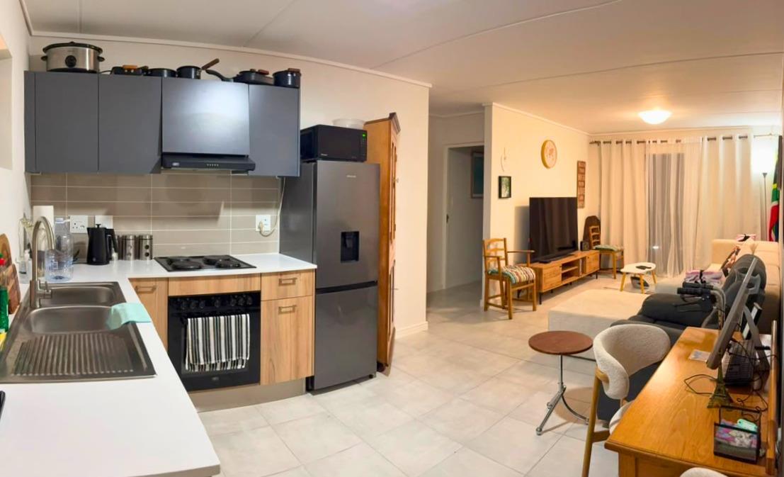 2 Bedroom Apartment in Gordons Bay Central