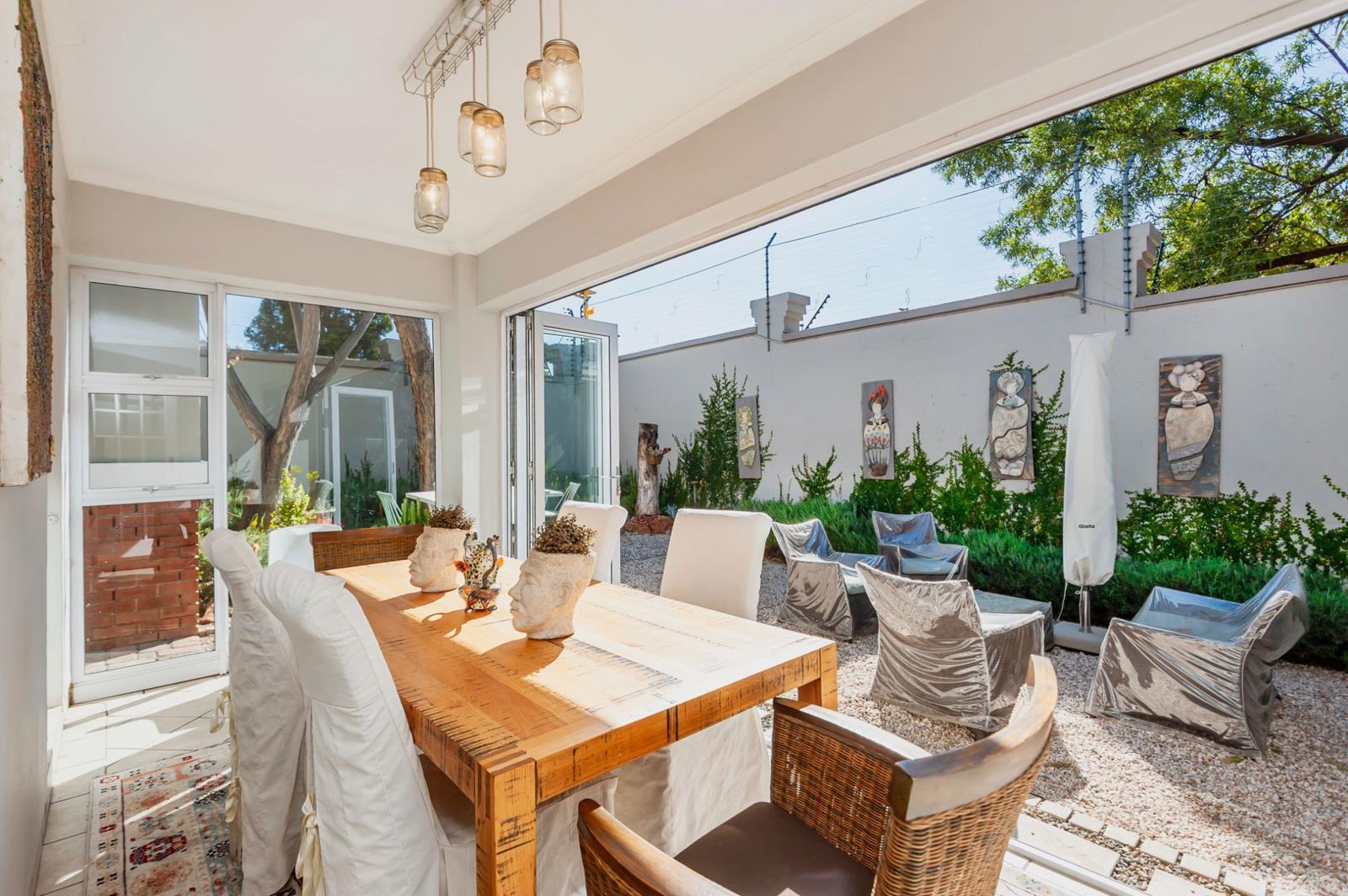 2 Bedroom Townhouse in Bryanston