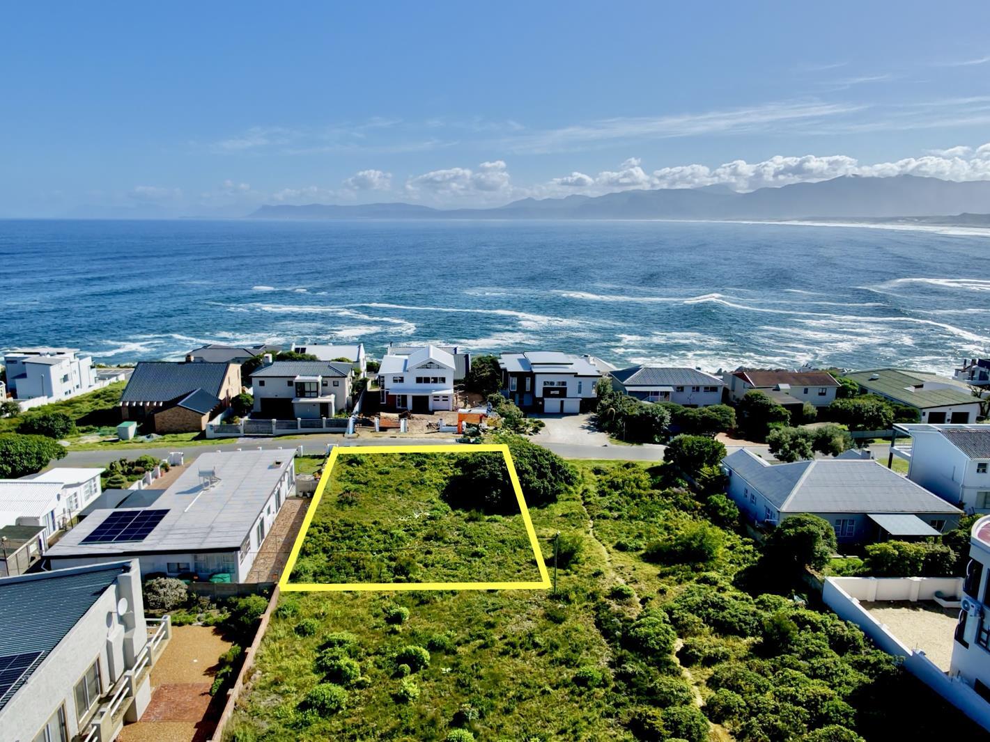 595 m² Land available in De Kelders