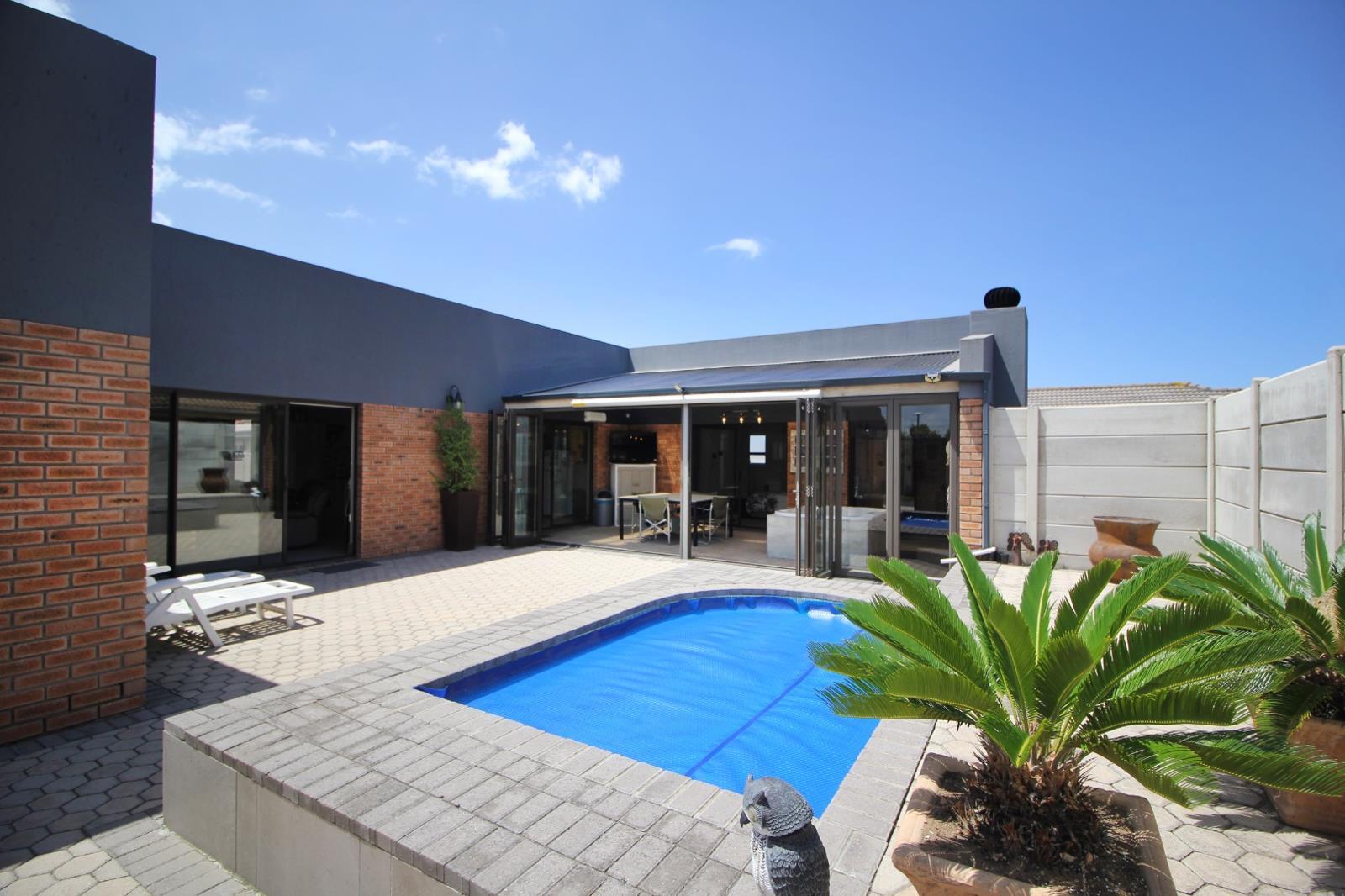 4 Bedroom House in Reebok