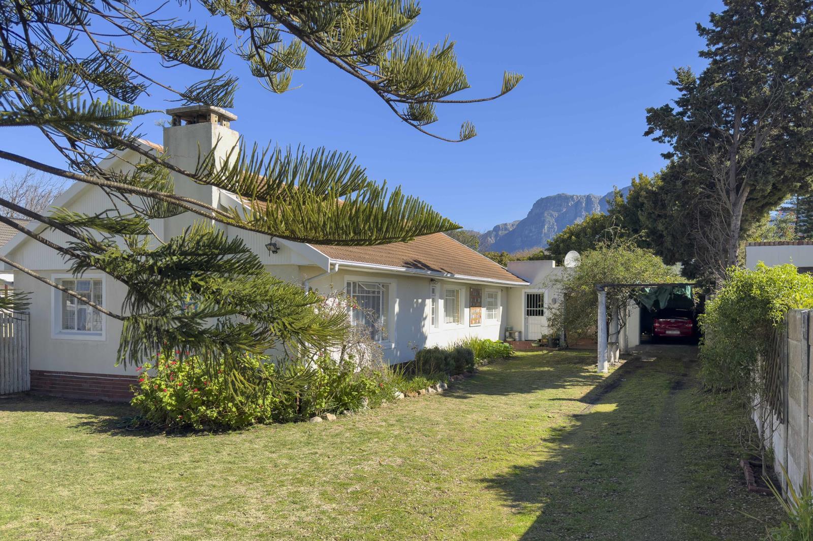 3 Bedroom House in Claremont