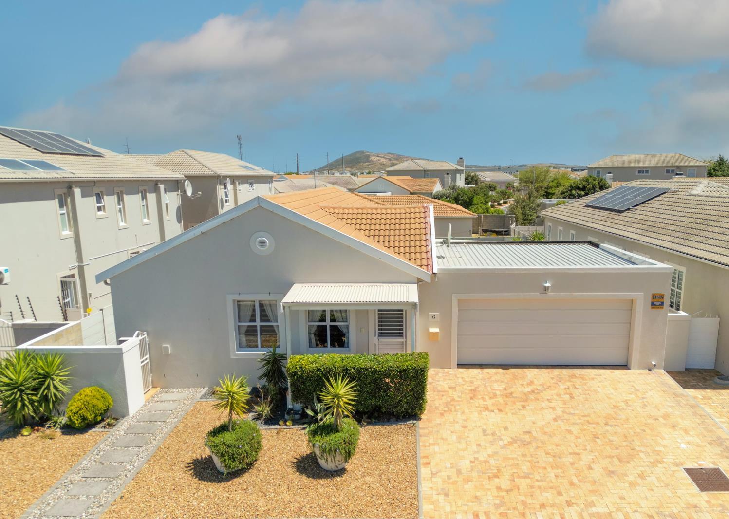 3 Bedroom House in Sunningdale