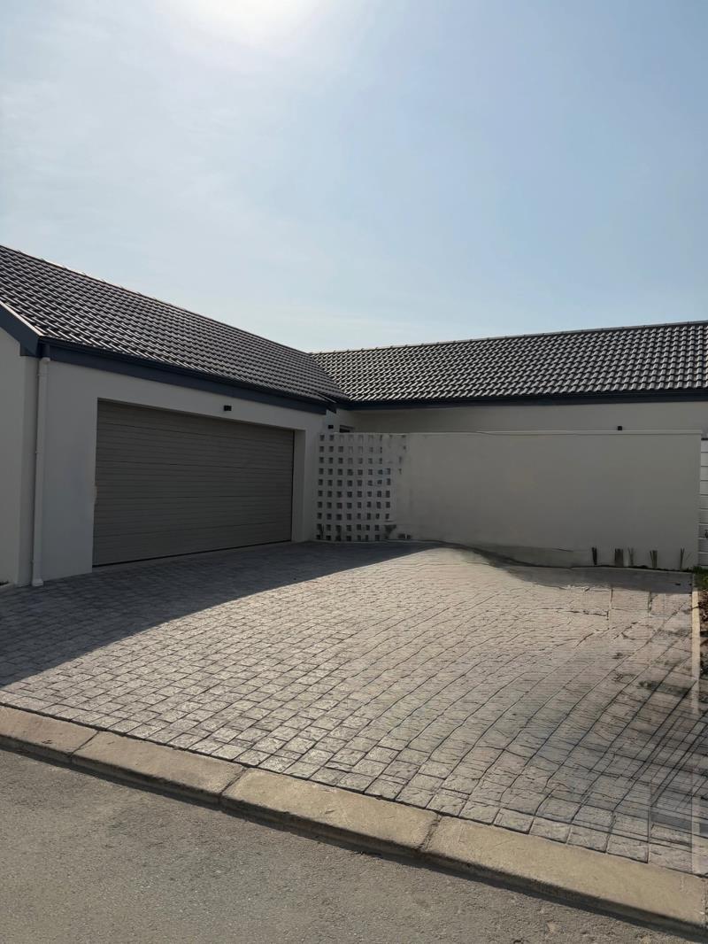 3 Bedroom House in Sheffield Manor