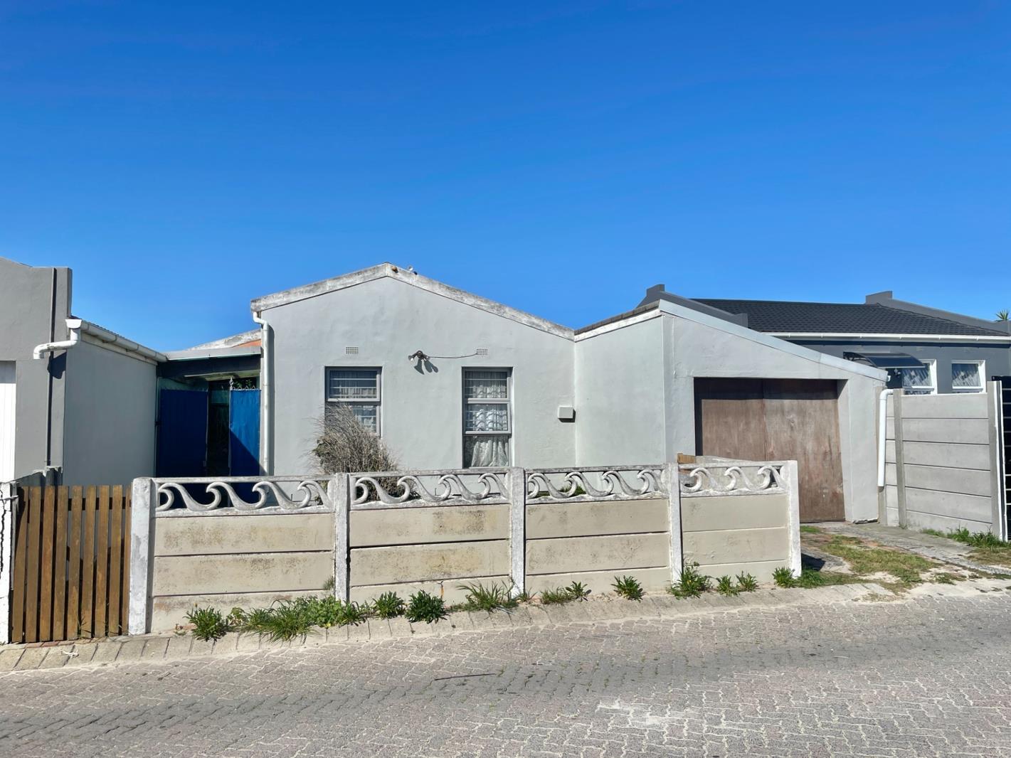 3 Bedroom House in Strandfontein