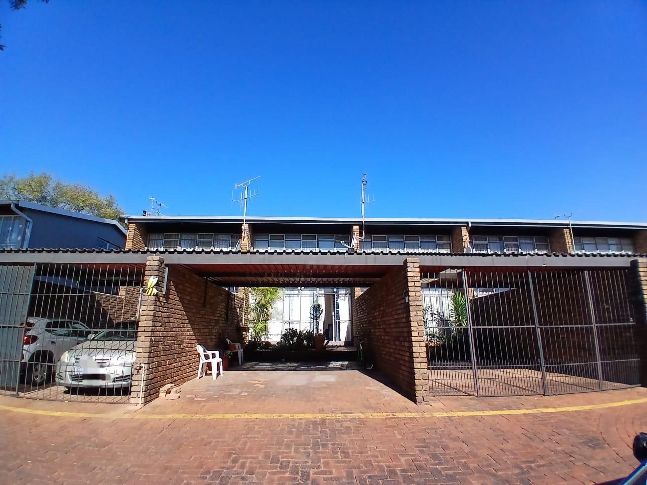 2 Bedroom Duplex in Lyttelton Manor