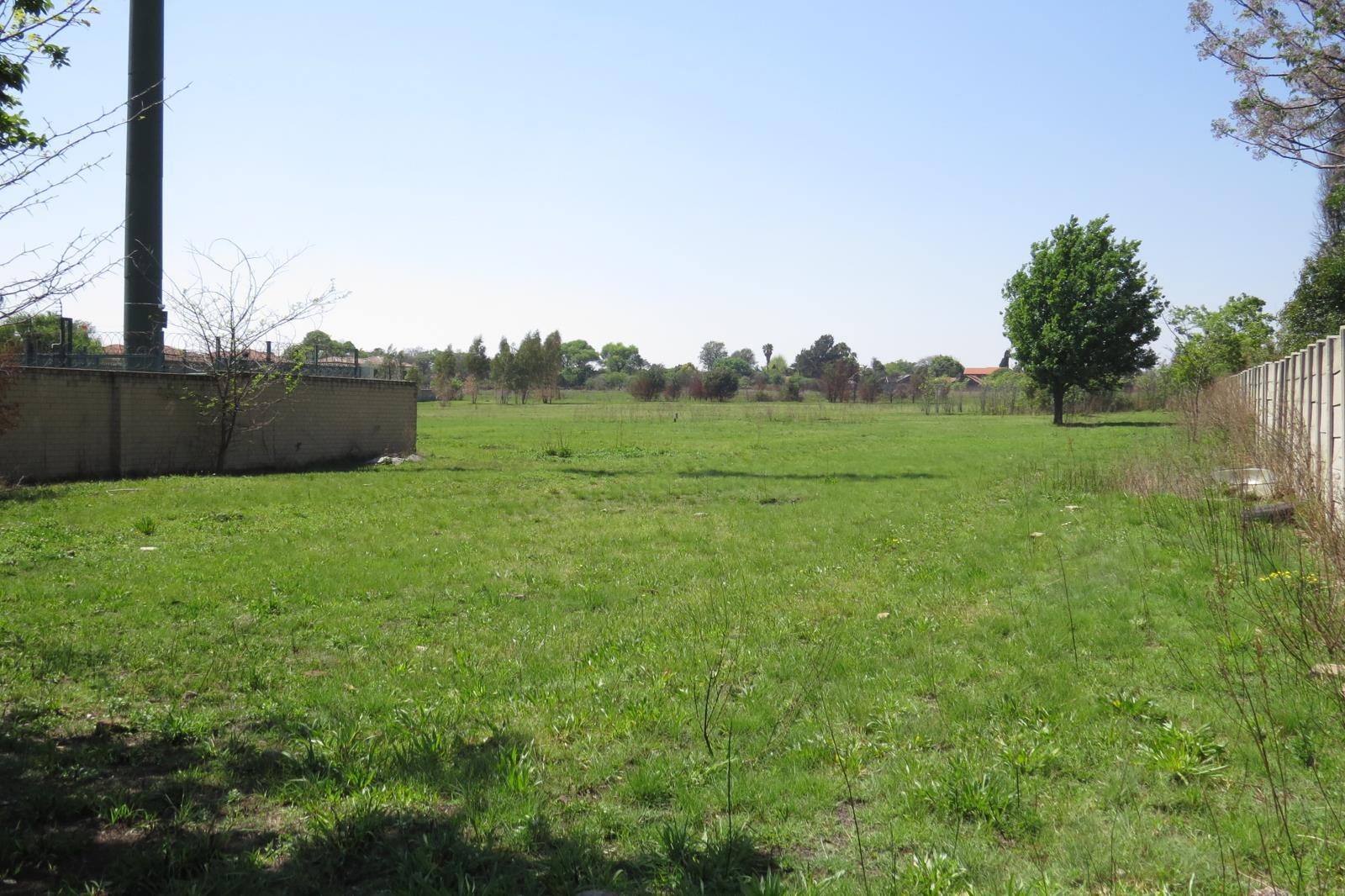 2.1 ha Land available in Witpoortjie