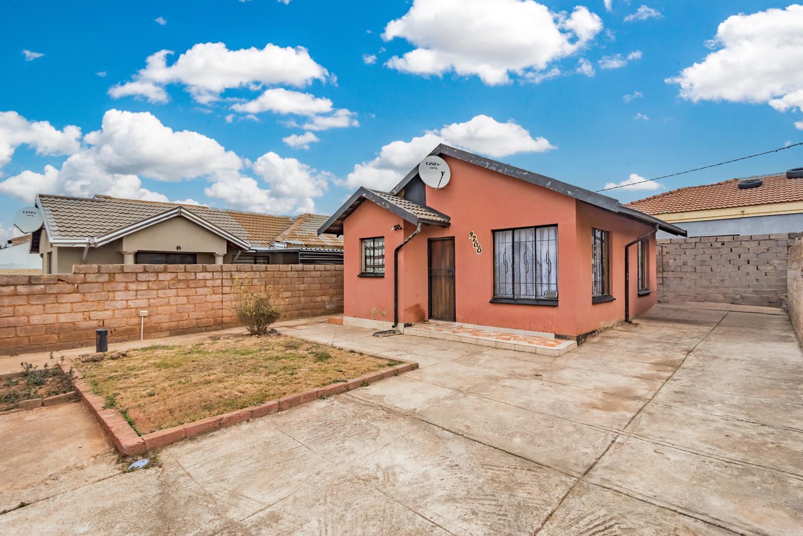 2 Bedroom House in Protea Glen