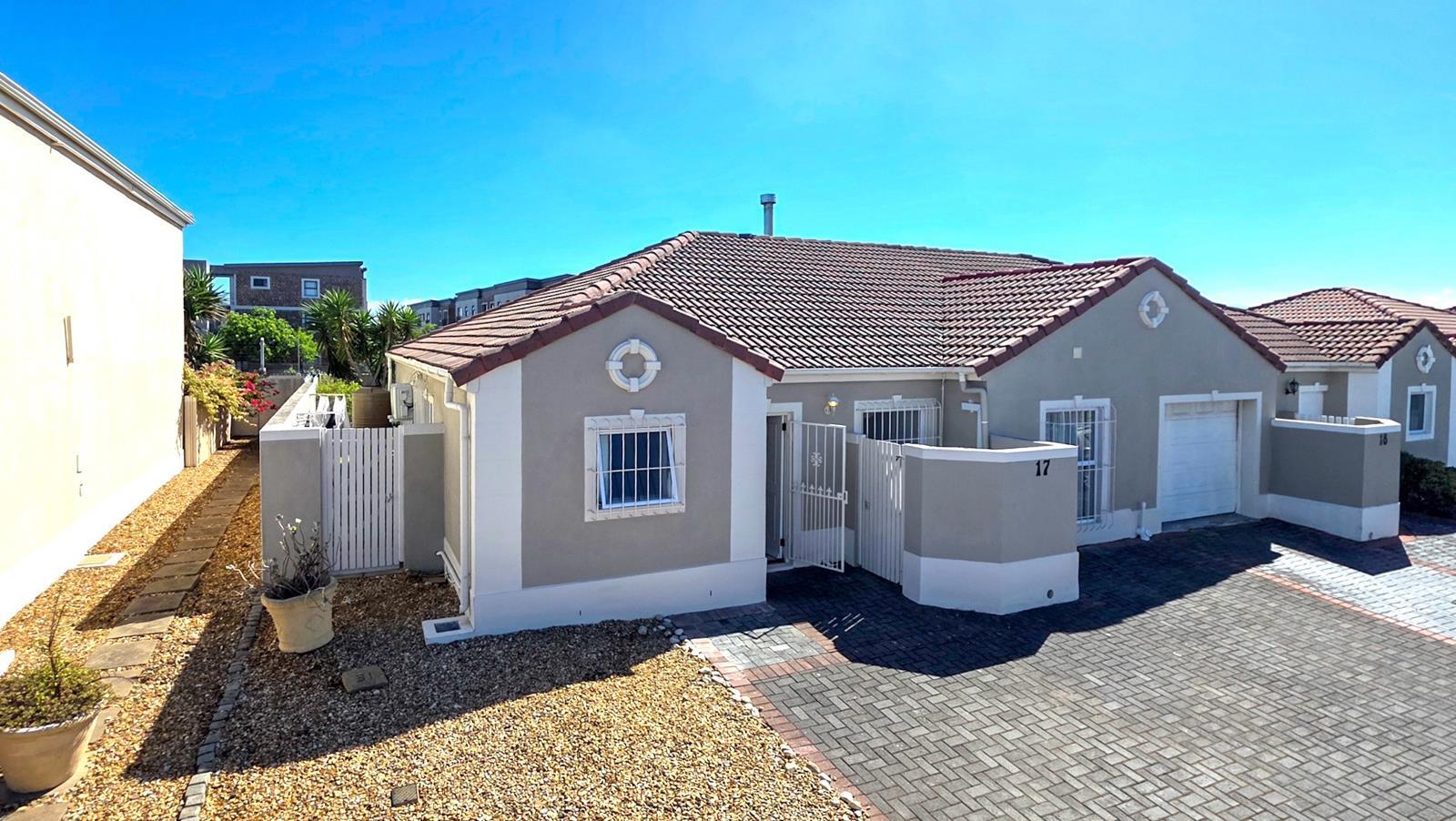 3 Bedroom Townhouse in Century City