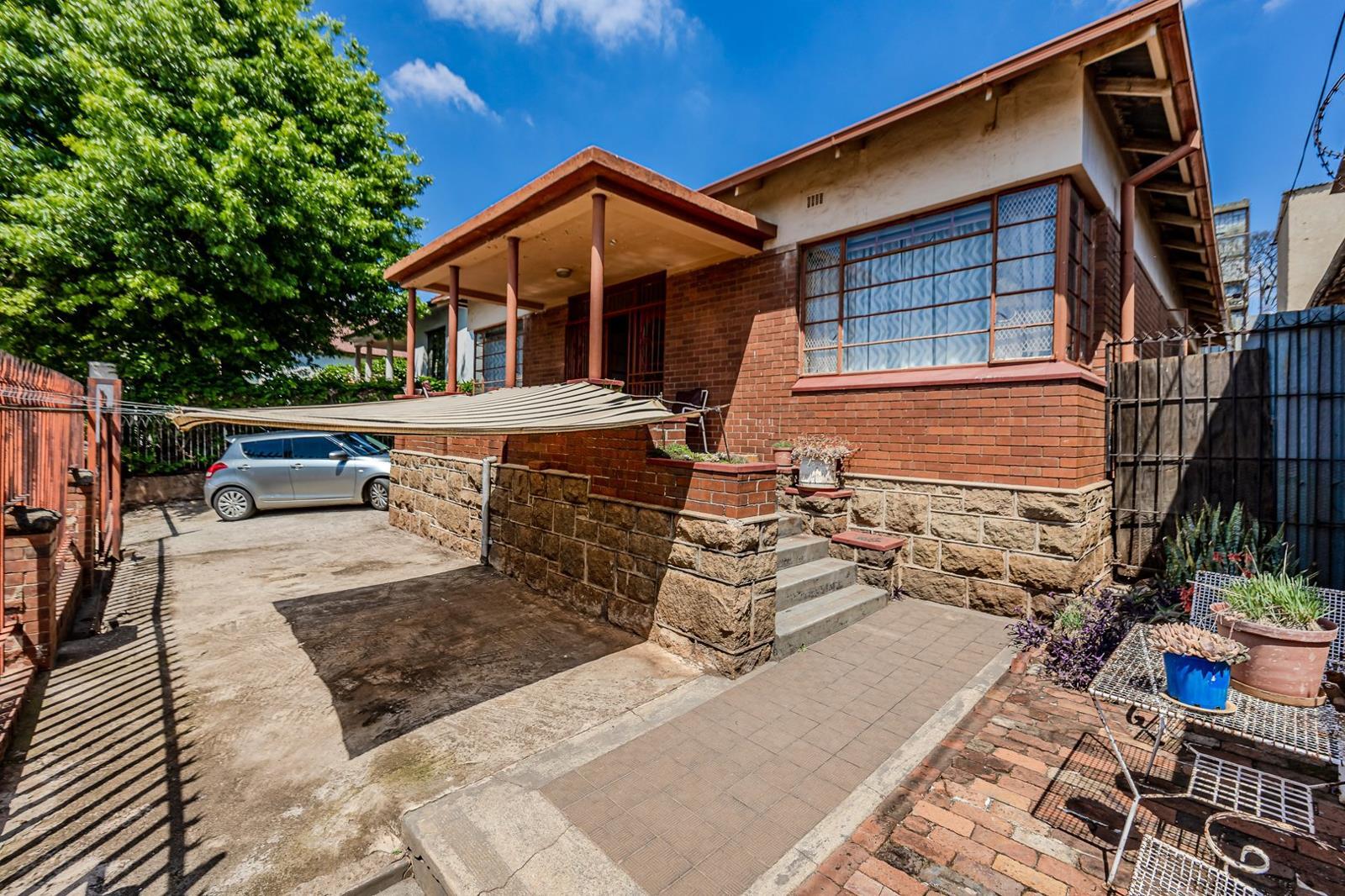 4 Bedroom Simplex in Yeoville