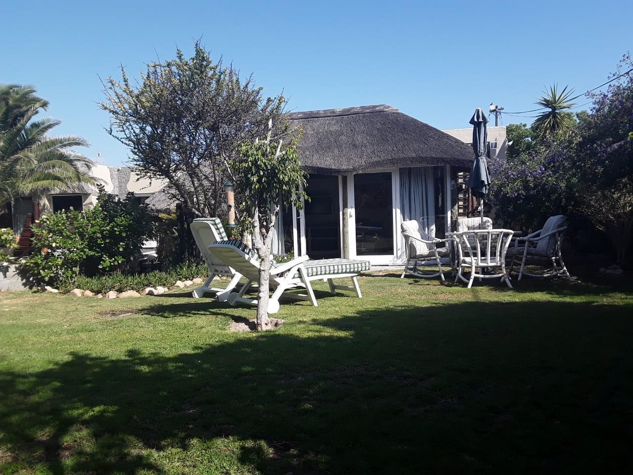 1 Bedroom Garden Cottage in Bloubergrant