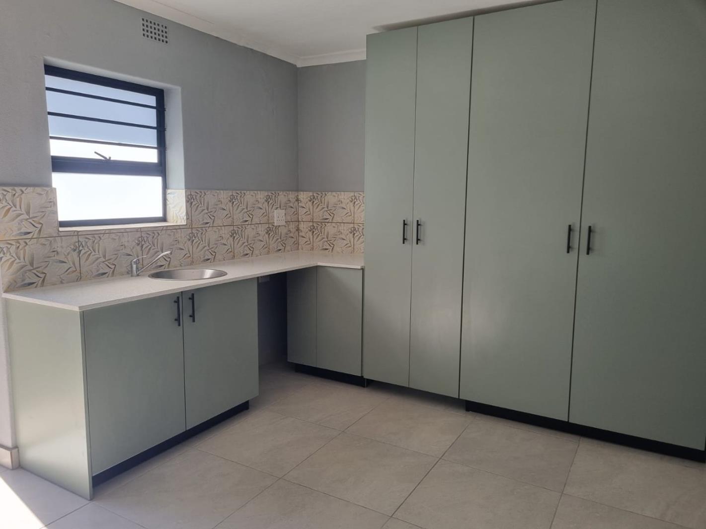 Studio Apartment in Grassy Park