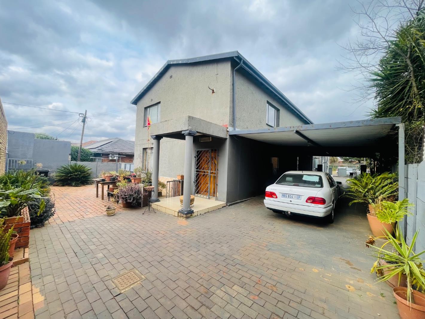 13 Bedroom House in Lenasia