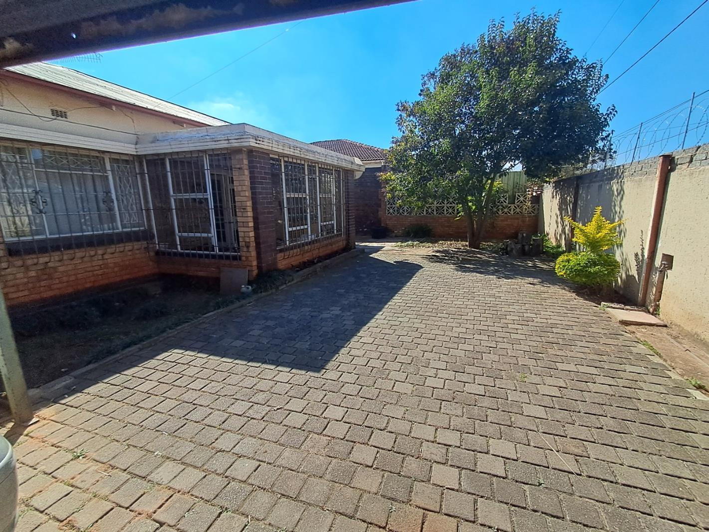 3 Bedroom House in Kensington