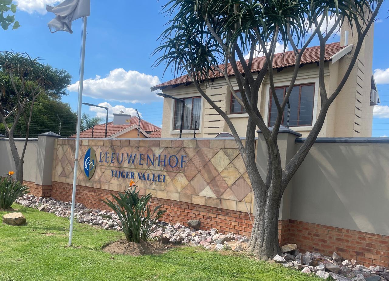 2 Bedroom Apartment in Silver Lakes Golf Estate