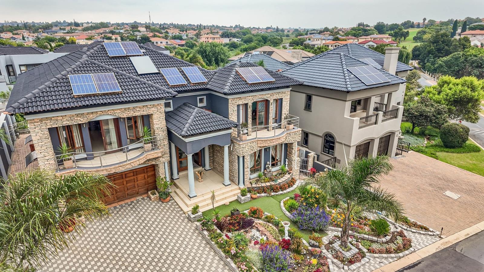 4 Bedroom House in Blue Valley Golf Estate