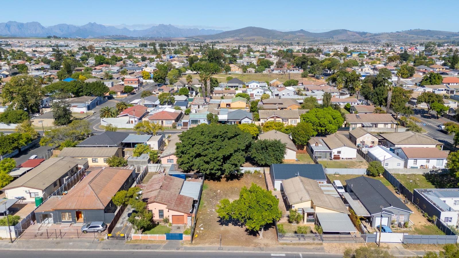 496 m² Land available in Belmont Park