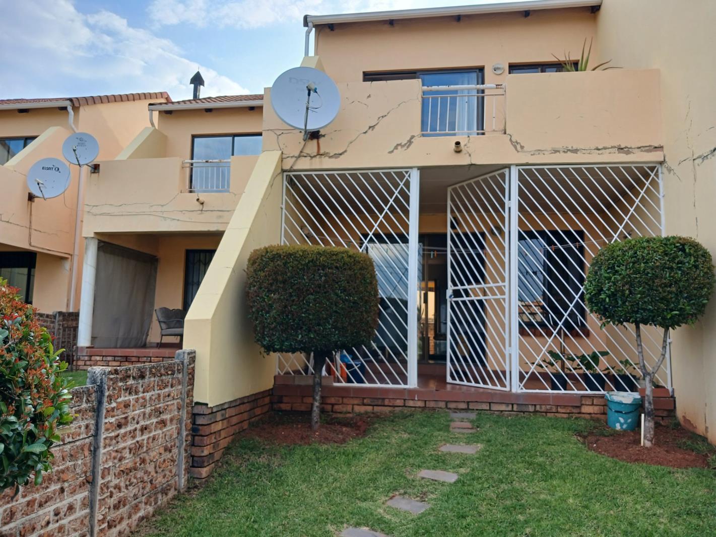2 Bedroom Apartment in Mondeor