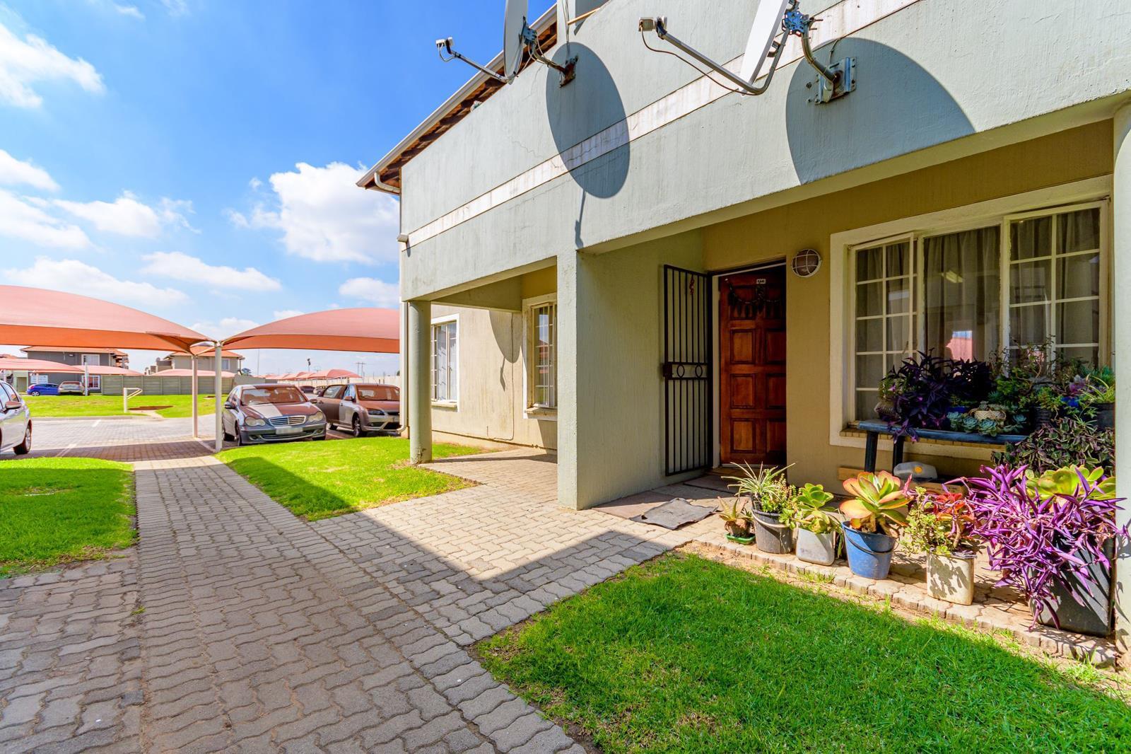 2 Bedroom Townhouse in Comet