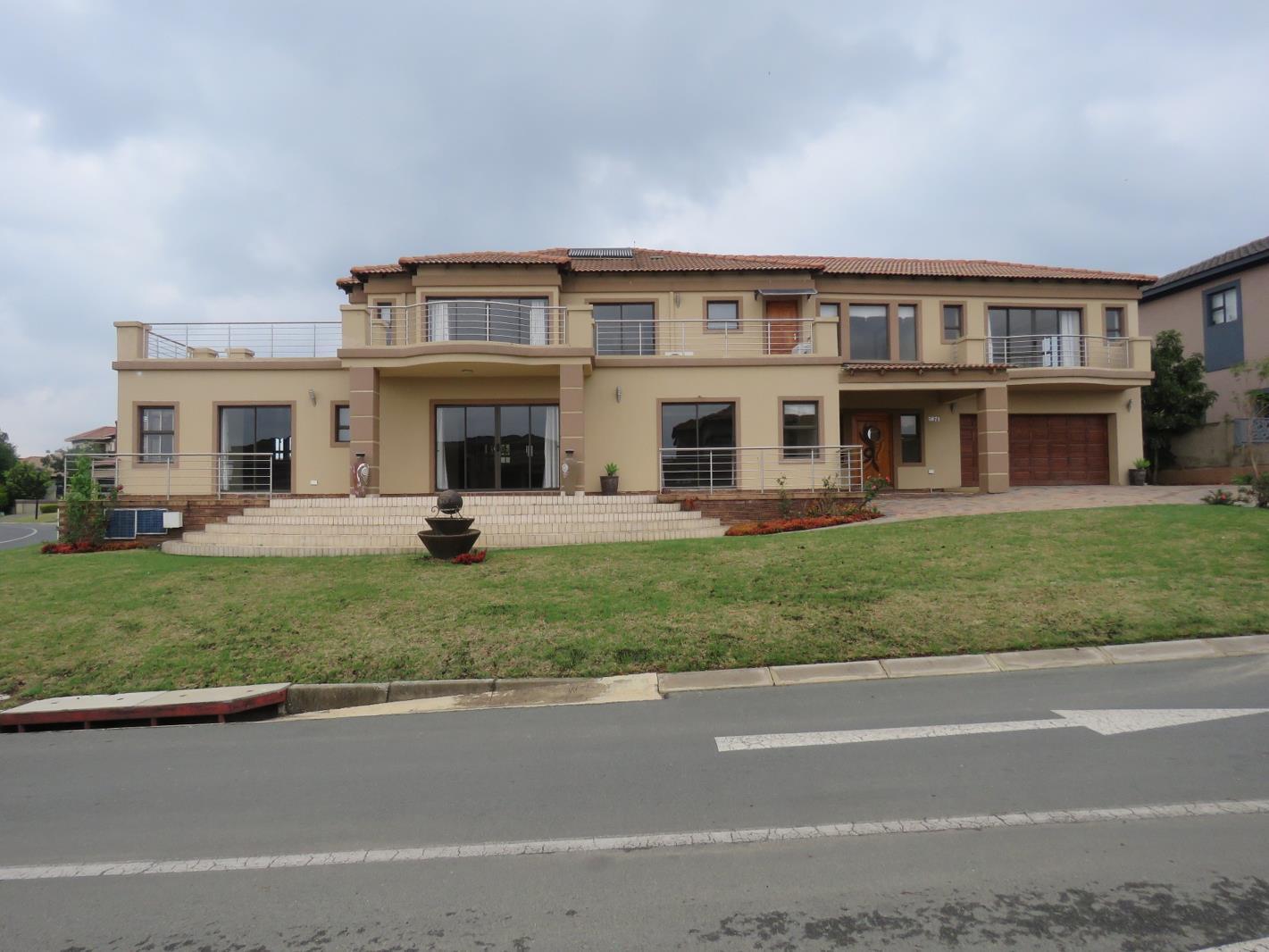 5 Bedroom House in Blue Valley Golf Estate