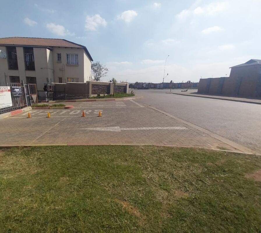 2 Bedroom Townhouse in Elspark