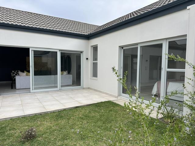 3 Bedroom House in Sheffield Beach