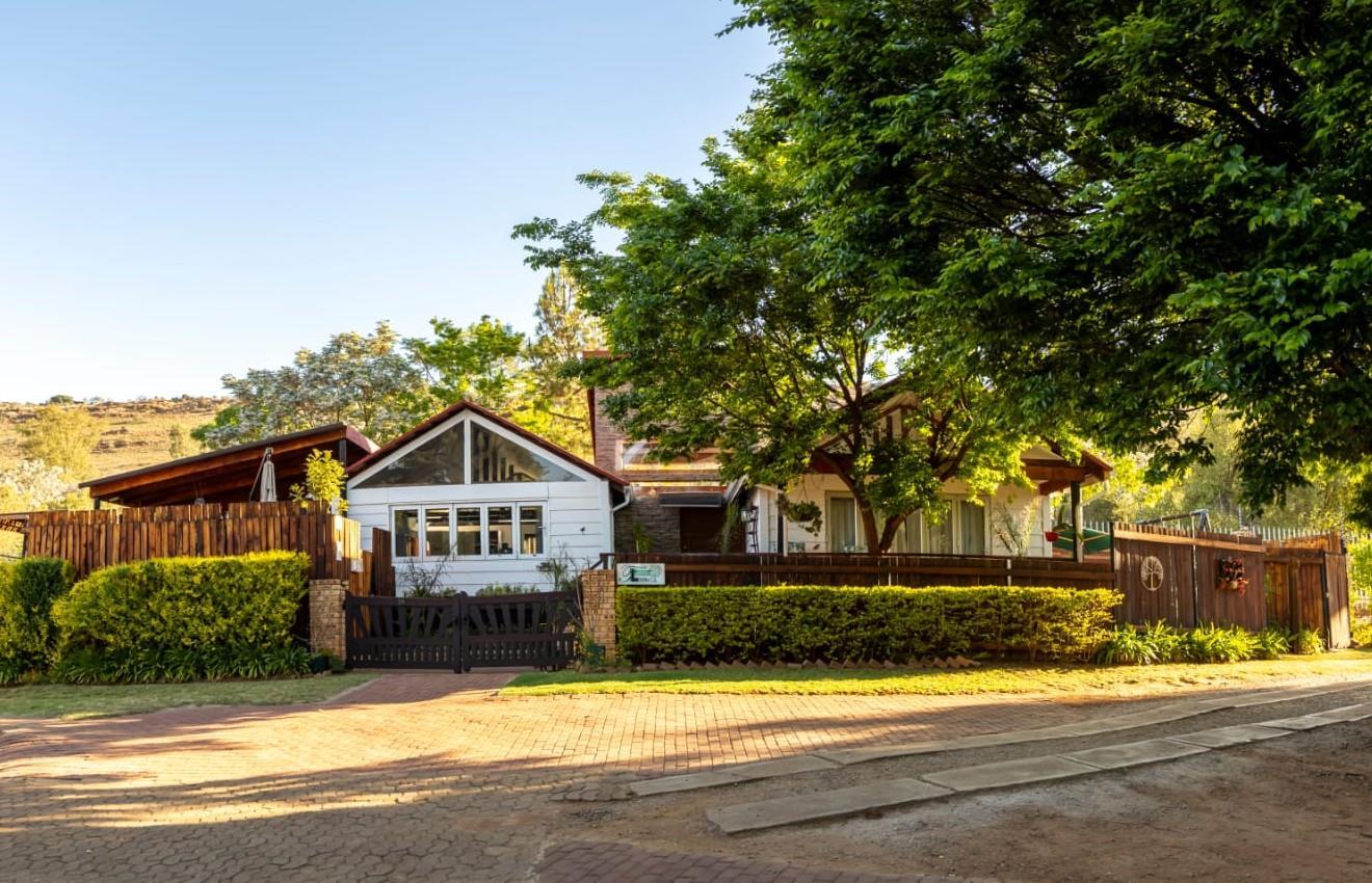 2 Bedroom House in Heuningklip AH