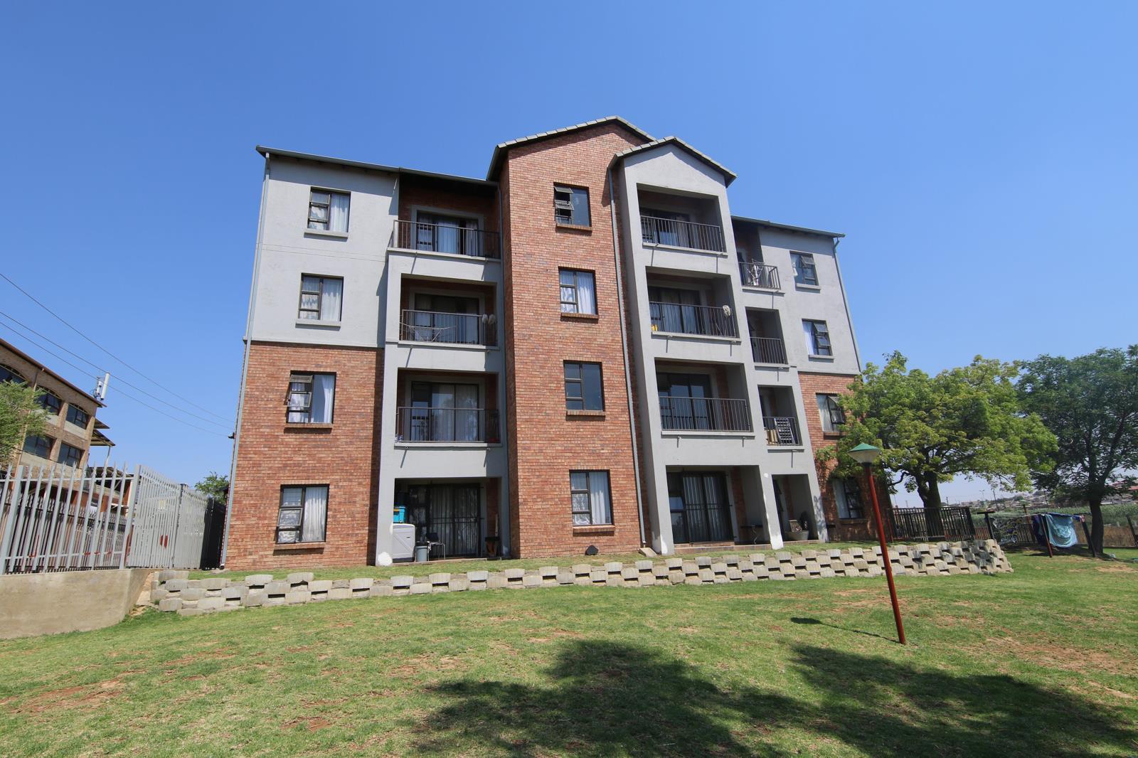 2 Bedroom Apartment in Cosmo City