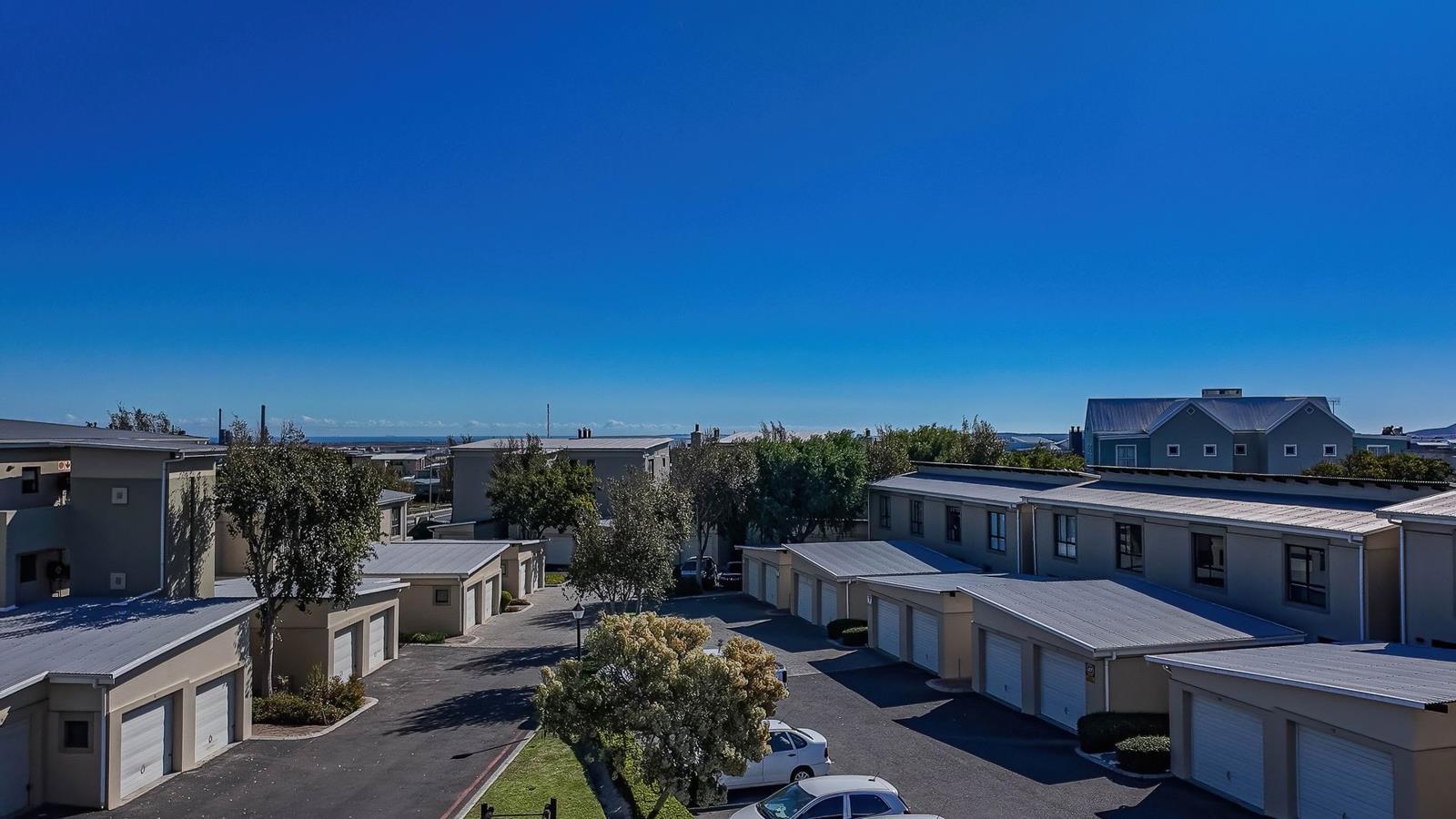 2 Bedroom Apartment in Burgundy Estate