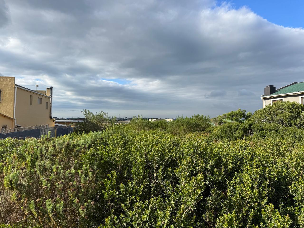 880 m² Land available in Bettys Bay