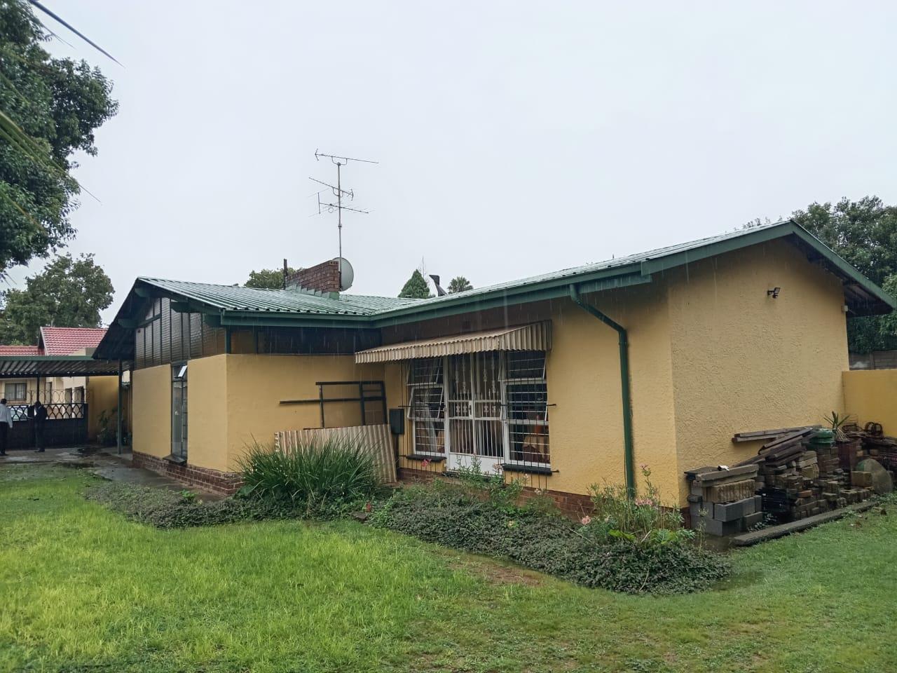 4 Bedroom House in Roodepoort West