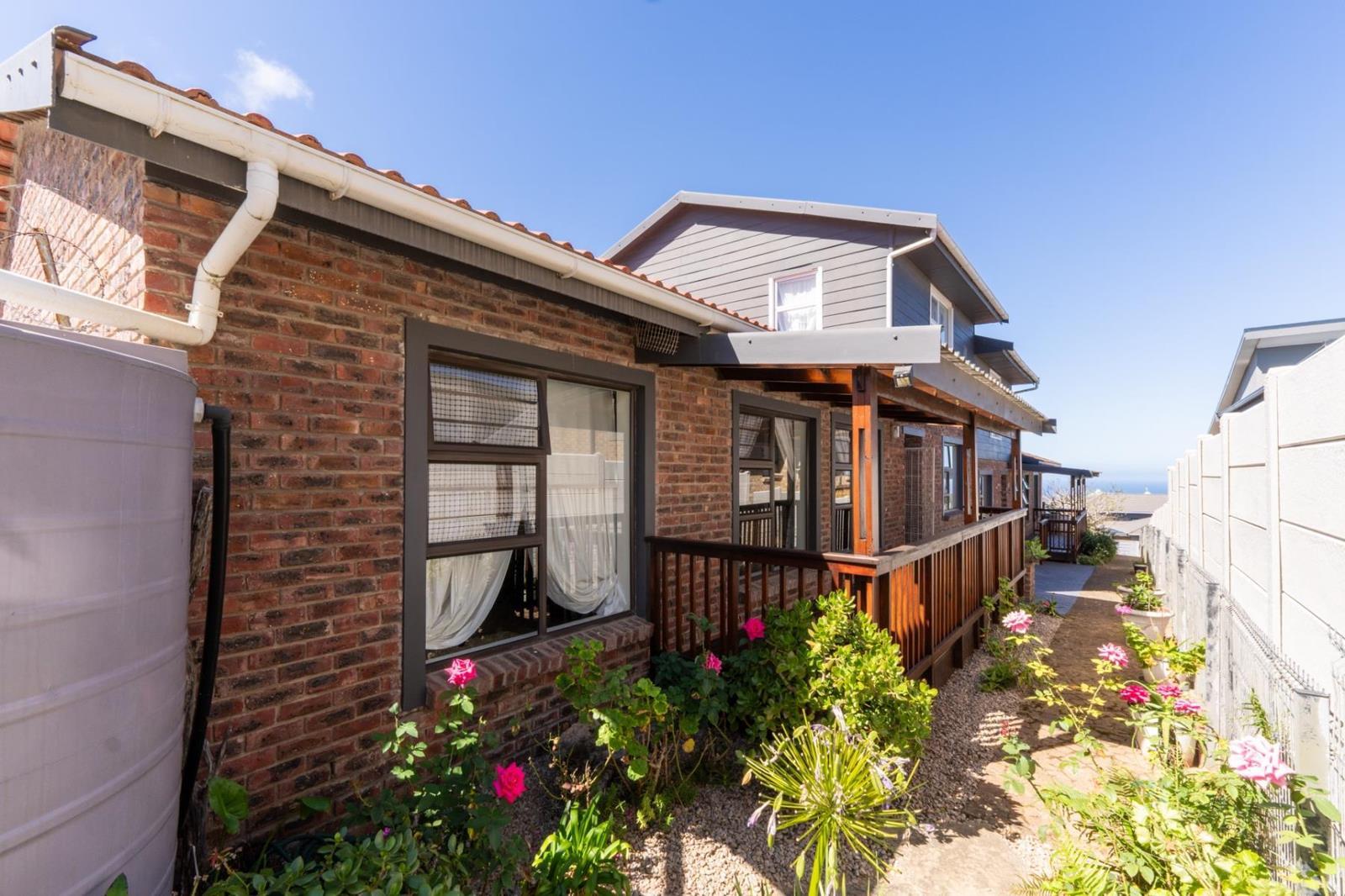 6 Bedroom House in Dana Bay