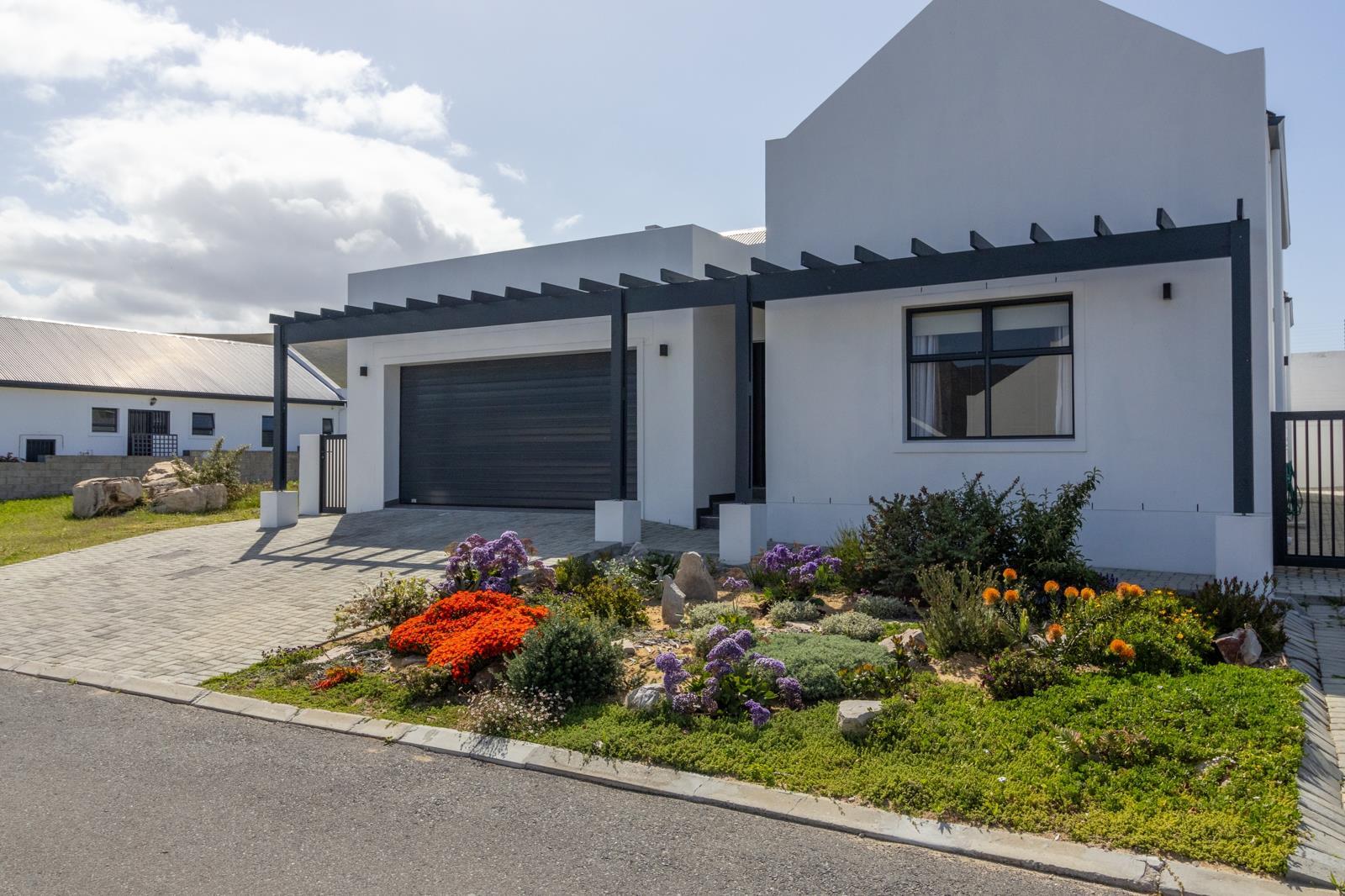 3 Bedroom House in Sandbaai