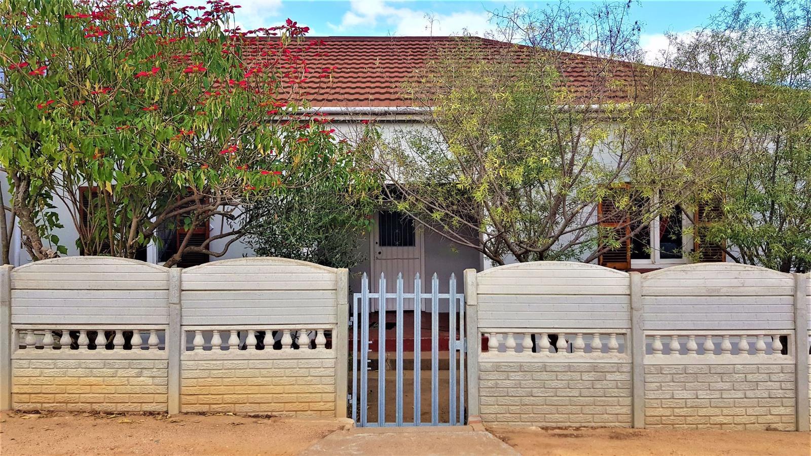 2 Bedroom House in Bergzicht