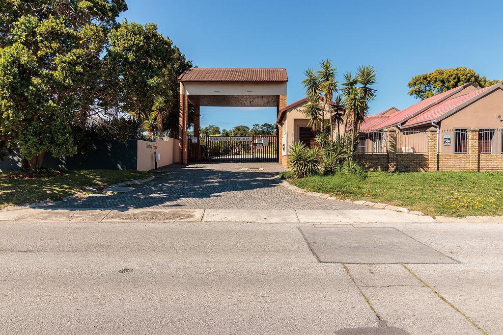 3 Bedroom Townhouse in Lorraine
