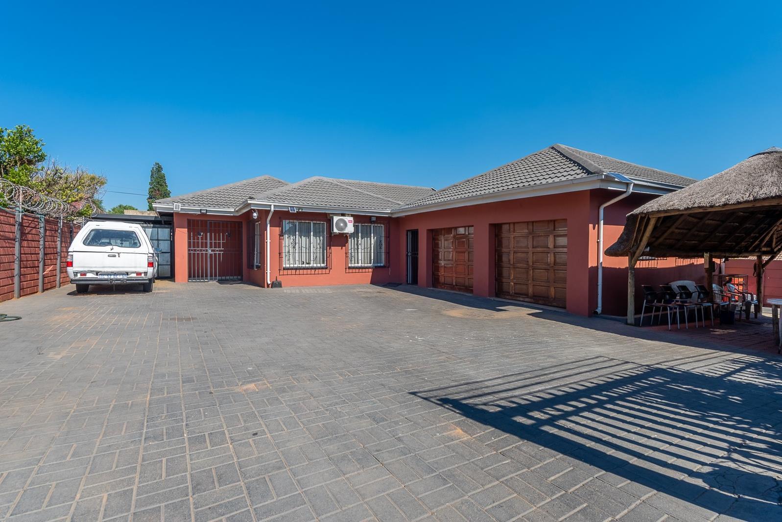 6 Bedroom House in Roseacre