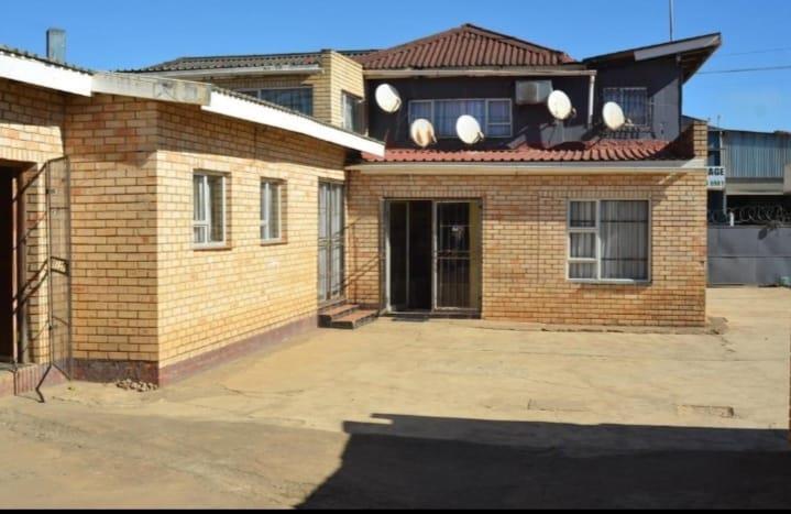 8 Bedroom House in Harding