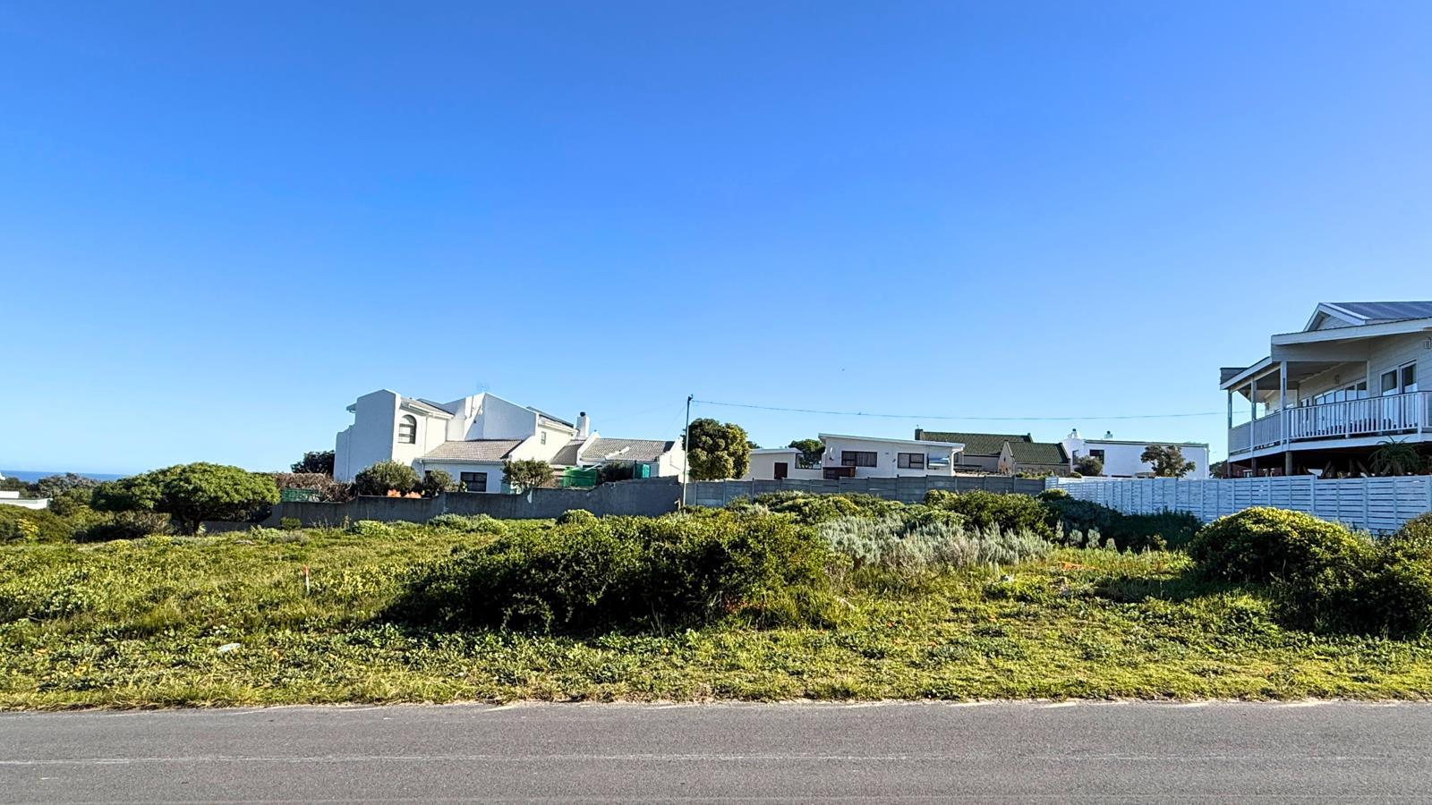 595 m² Land available in De Kelders