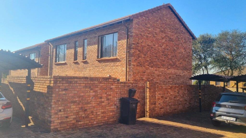 2 Bedroom Duplex in Halfway Gardens