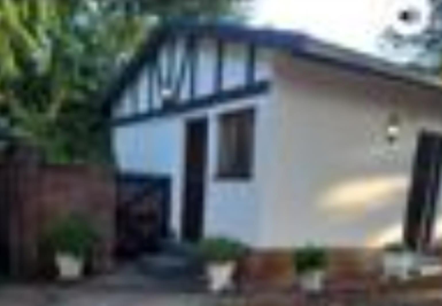 2 Bedroom Garden Cottage in Forest Hills