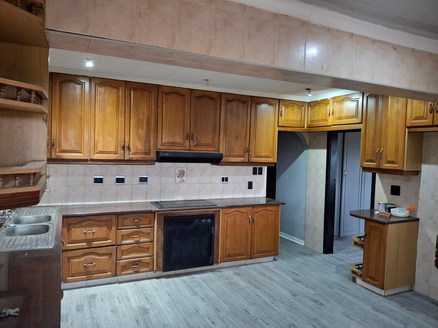 6 Bedroom House in Southridge