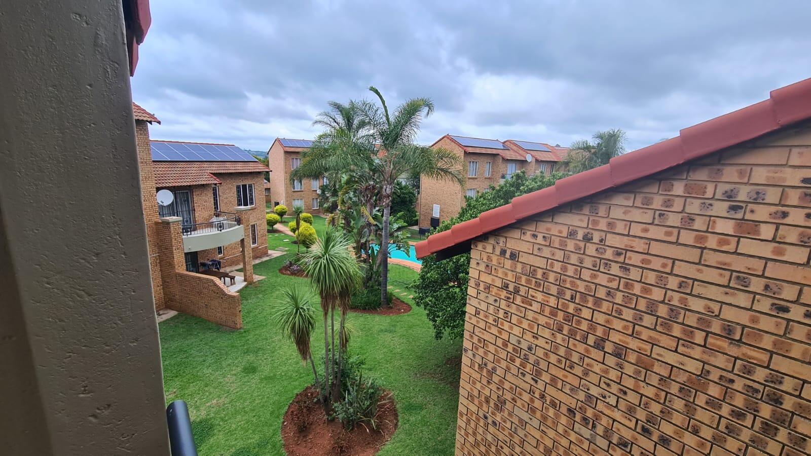 2 Bedroom Apartment in Die Hoewes