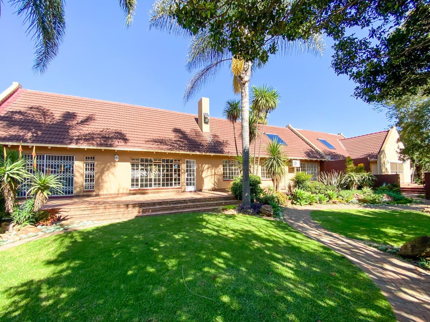 4 Bedroom House in Glen Marais