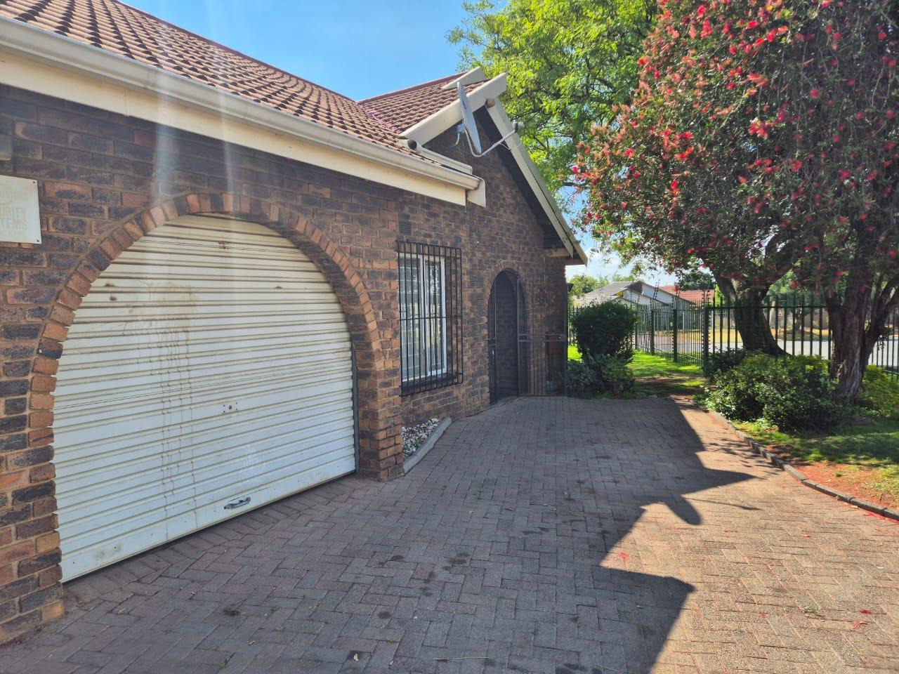 3 Bedroom House in Birchleigh North