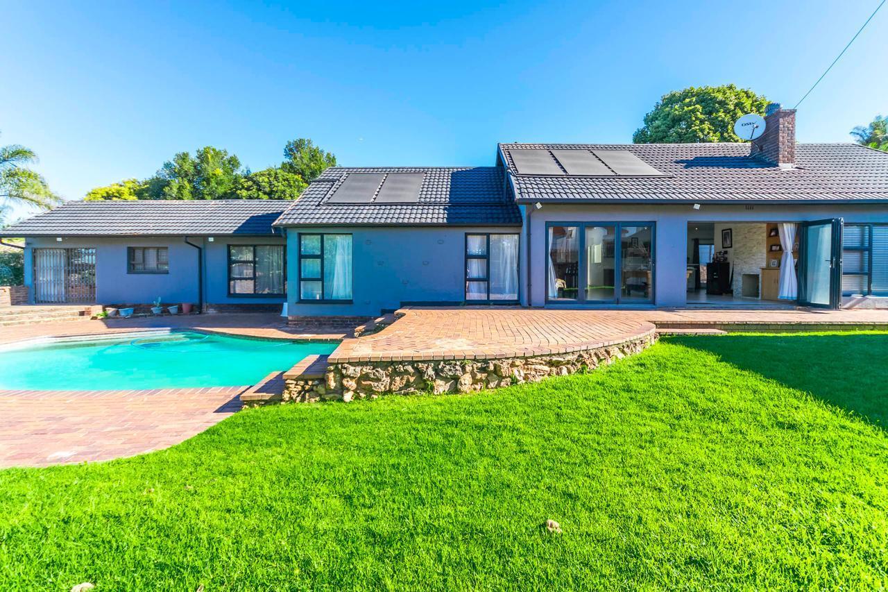 3 Bedroom House in Helderkruin