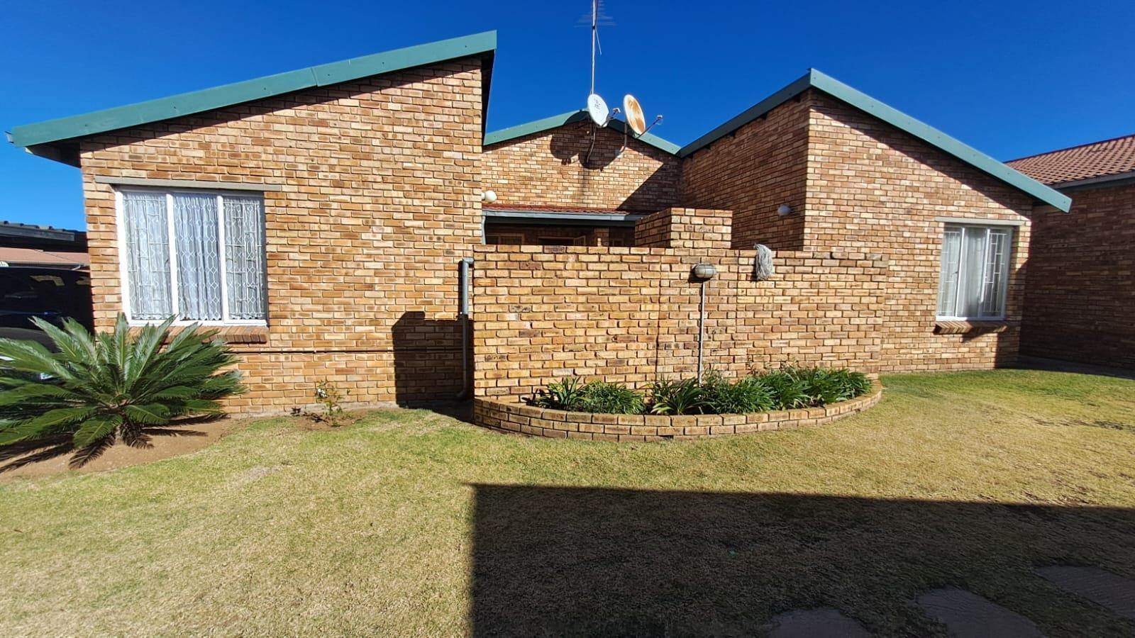 2 Bedroom Apartment in Grobler Park