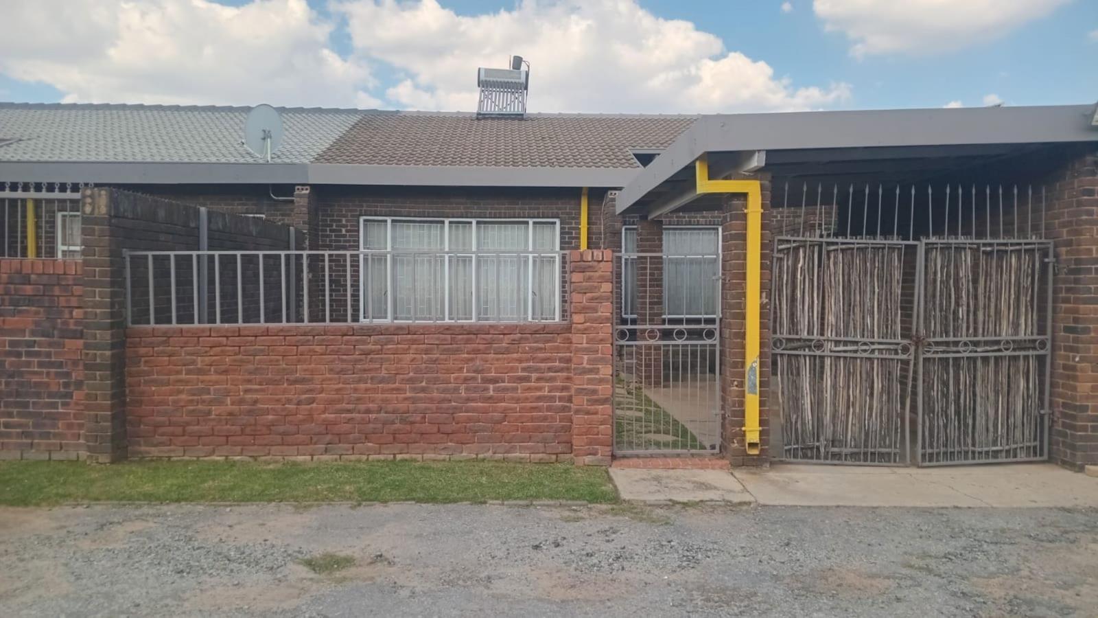 2 Bedroom Townhouse in Reitzpark
