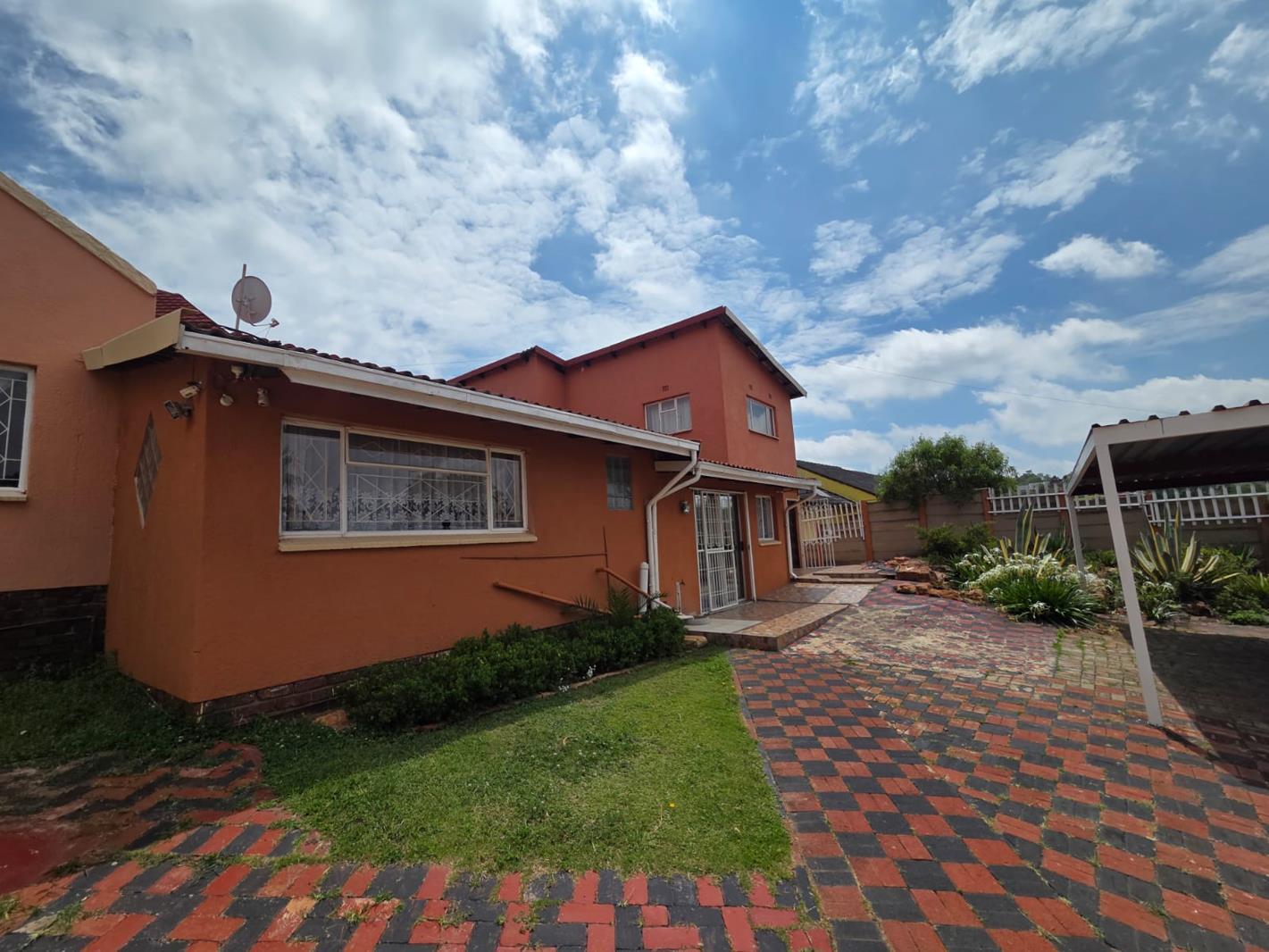 8 Bedroom House in Discovery