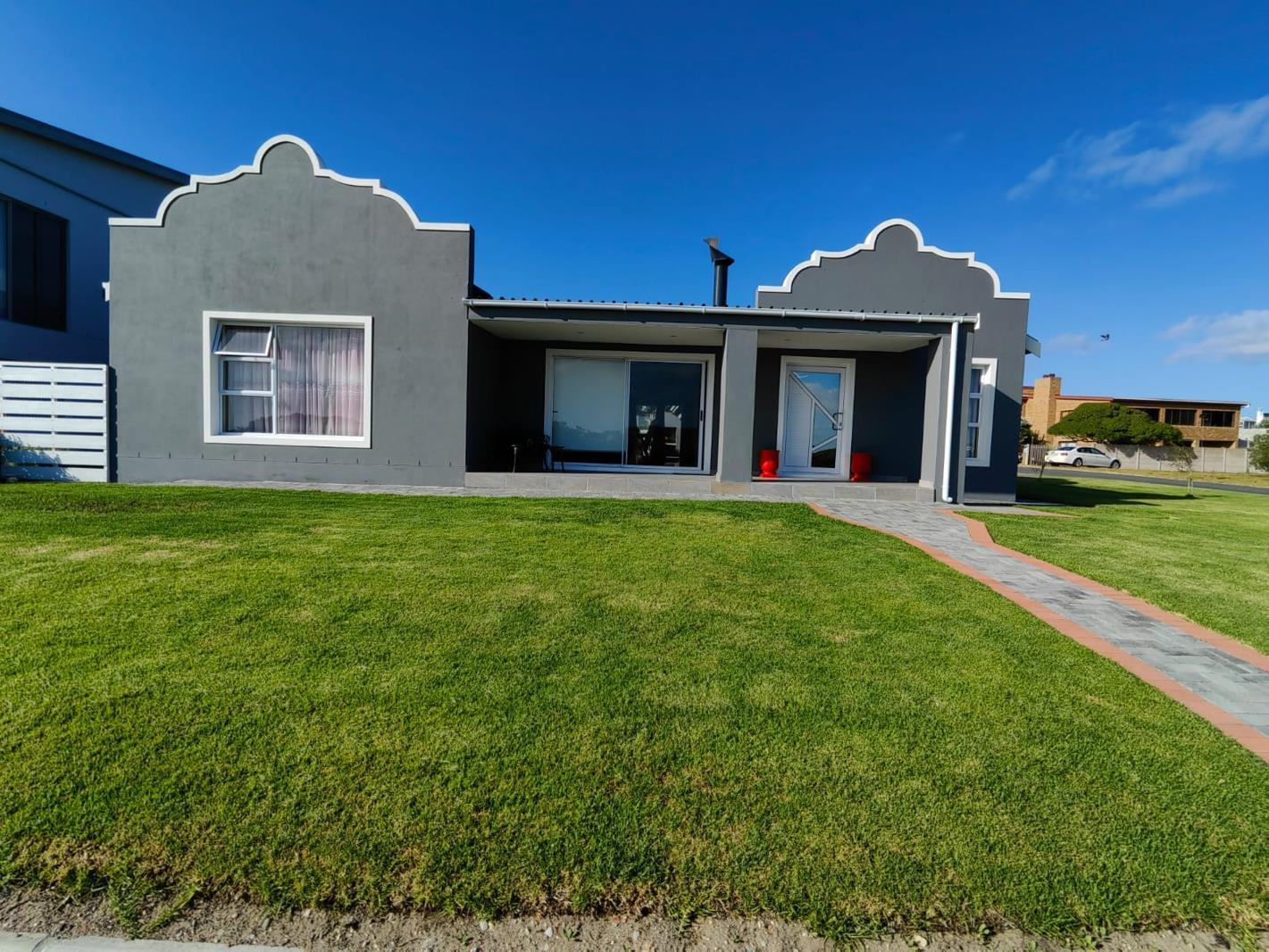 5 Bedroom House in Pearly Beach