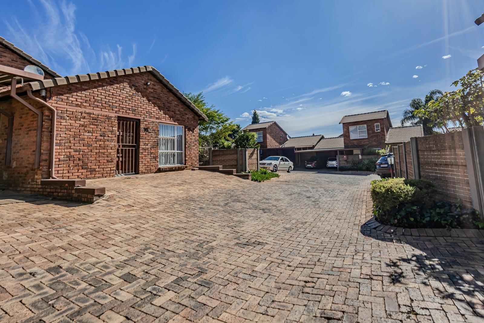 3 Bedroom Townhouse in Radiokop