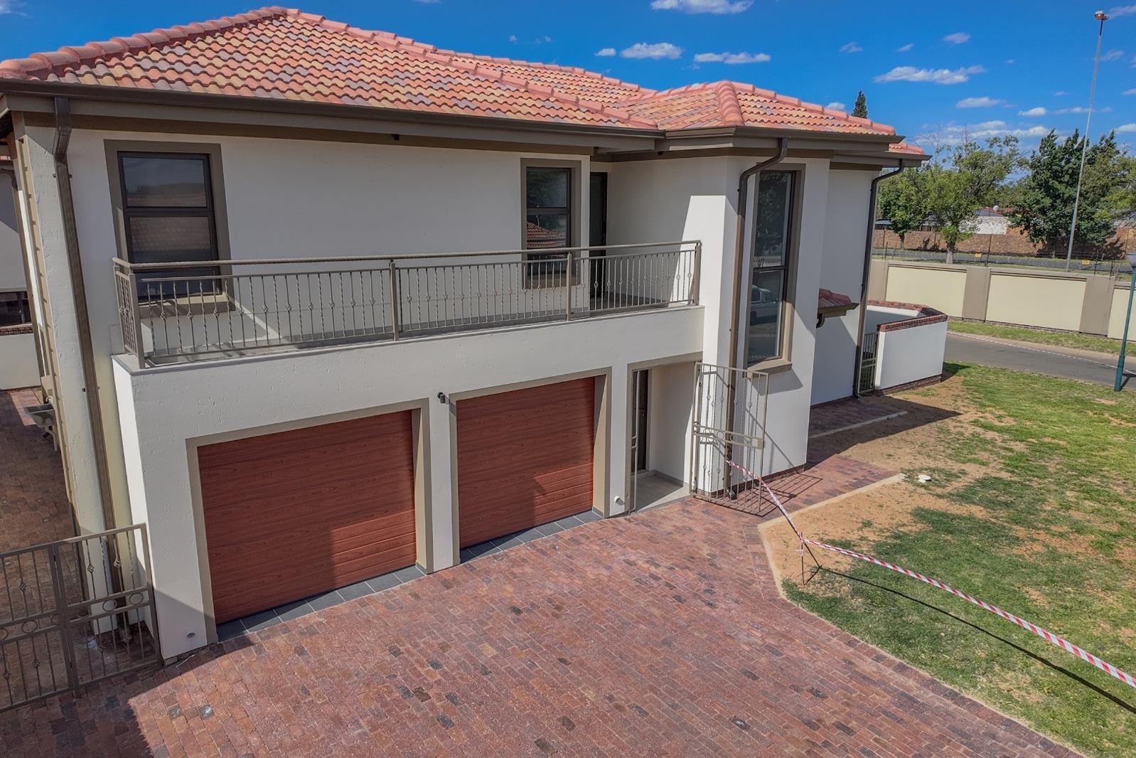 4 Bedroom House in Comet
